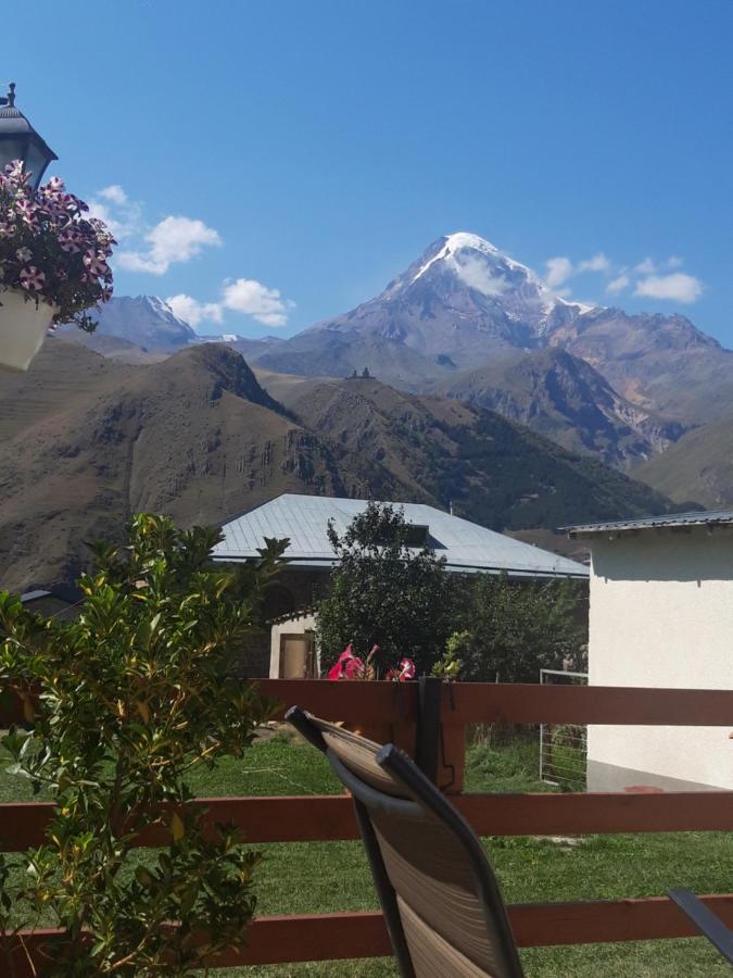 Guest House Elguja Qushashvili Kazbegi Bagian luar foto