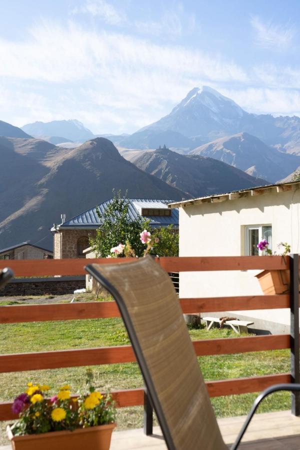 Guest House Elguja Qushashvili Kazbegi Bagian luar foto