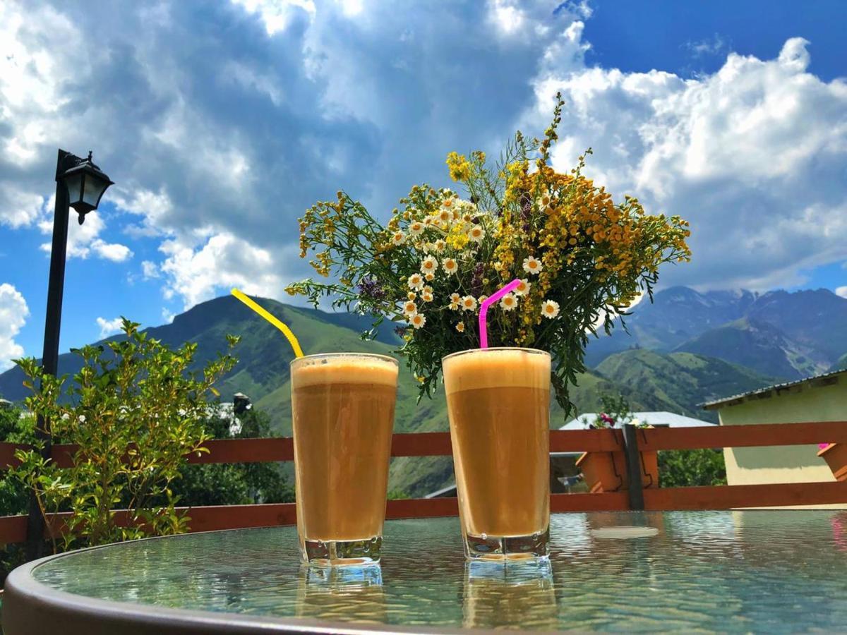 Guest House Elguja Qushashvili Kazbegi Bagian luar foto