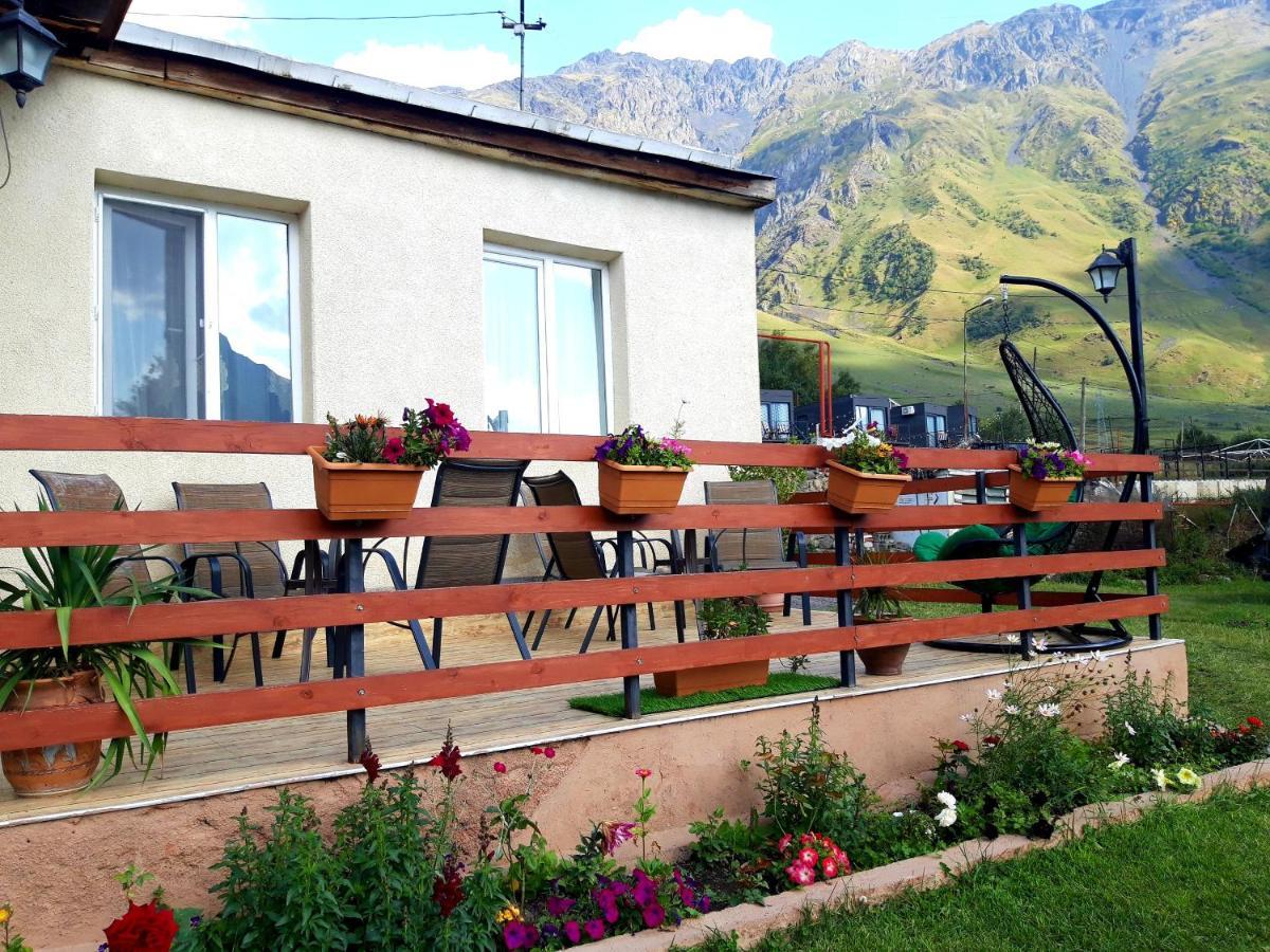 Guest House Elguja Qushashvili Kazbegi Bagian luar foto