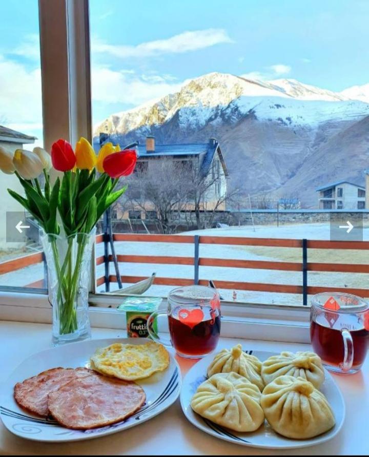 Guest House Elguja Qushashvili Kazbegi Bagian luar foto