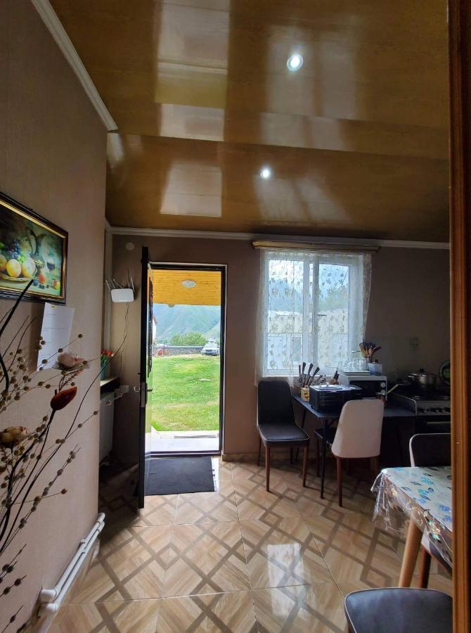 Guest House Elguja Qushashvili Kazbegi Bagian luar foto