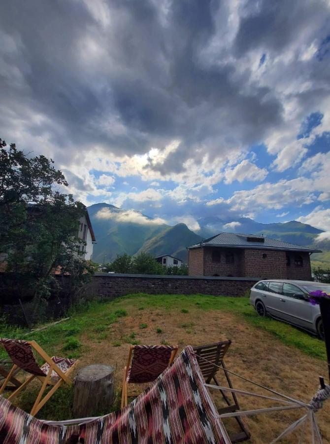 Guest House Elguja Qushashvili Kazbegi Bagian luar foto