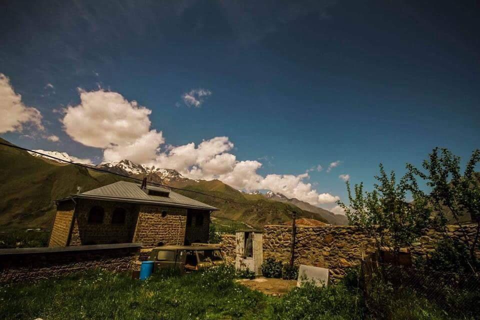 Guest House Elguja Qushashvili Kazbegi Bagian luar foto
