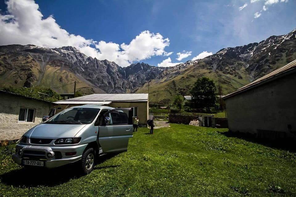 Guest House Elguja Qushashvili Kazbegi Bagian luar foto