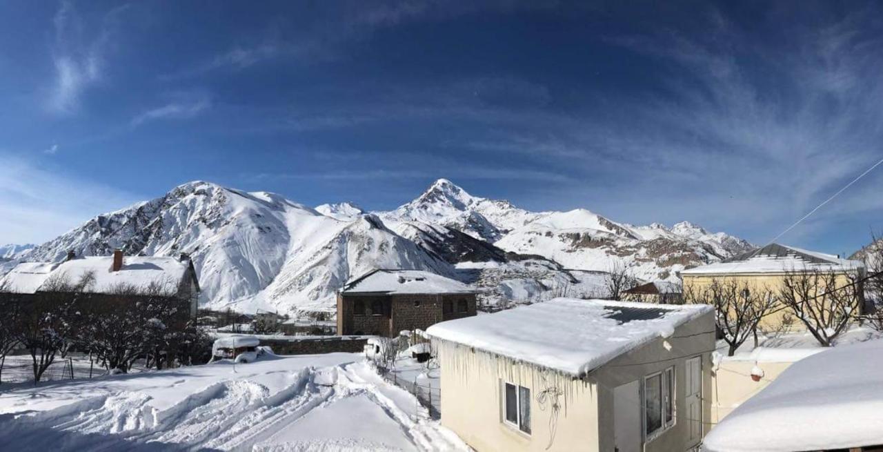 Guest House Elguja Qushashvili Kazbegi Bagian luar foto