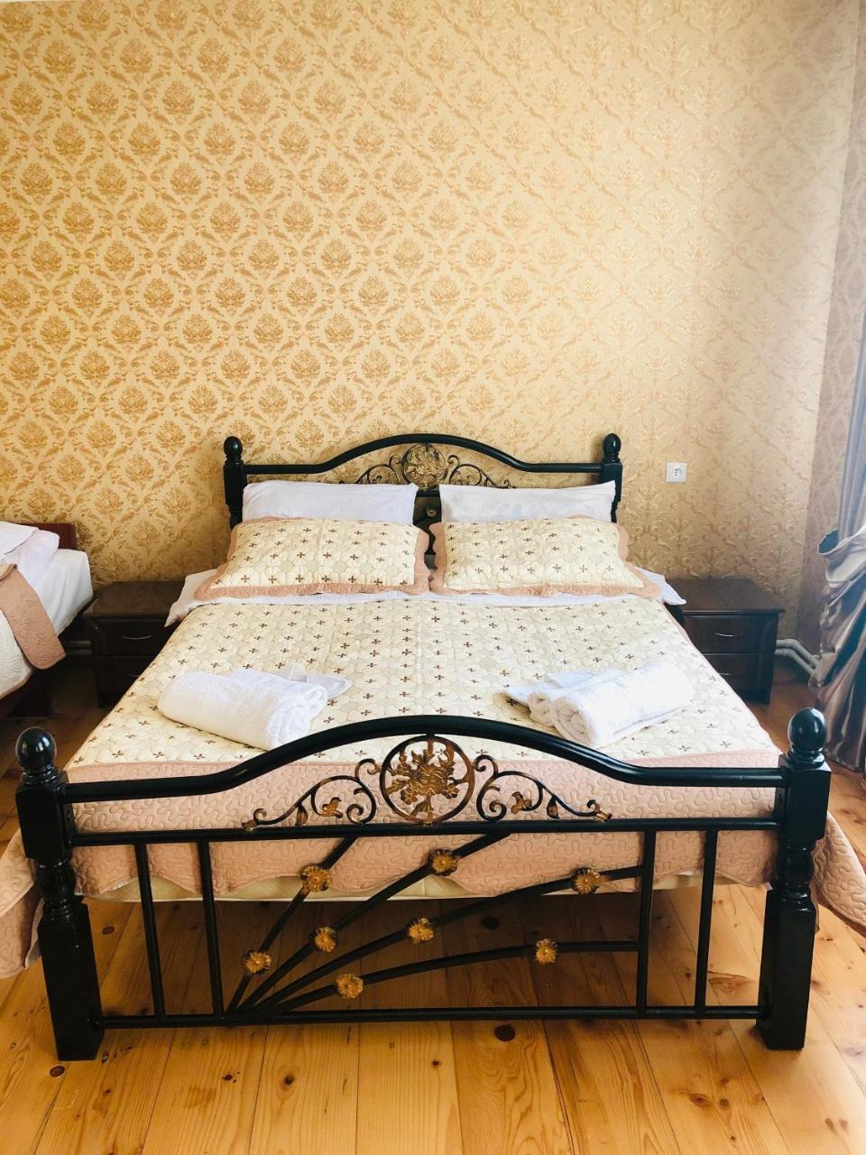 Guest House Elguja Qushashvili Kazbegi Bagian luar foto
