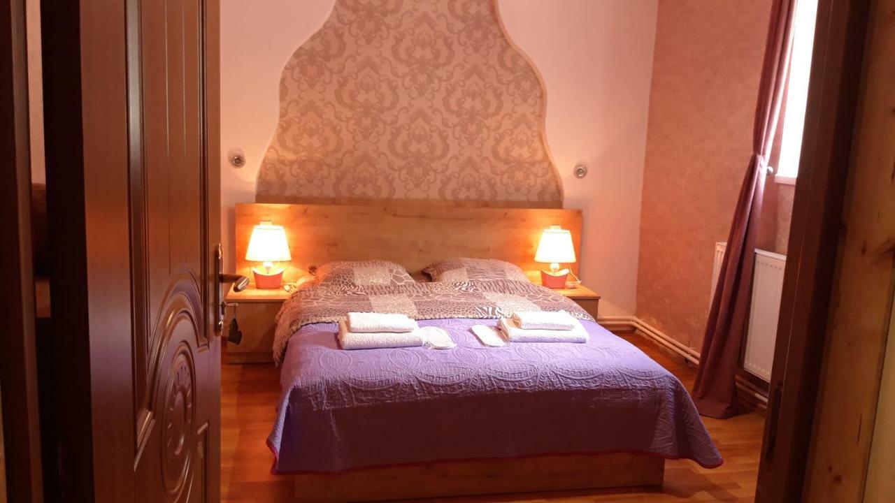 Guest House Elguja Qushashvili Kazbegi Bagian luar foto